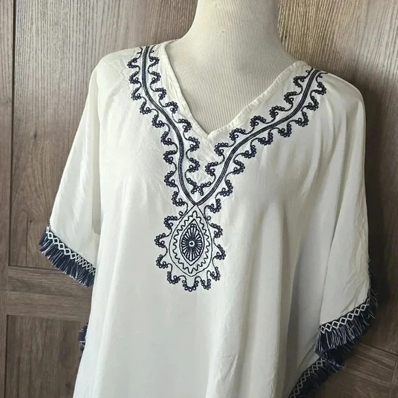 White and Navy Embroidered Women's Top tunic ONE size - Picture 6 of 7